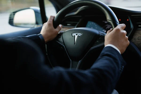 Lviv Ucrânia Outubro 2022 Visão Traseira Inovador Interior Carro Tesla — Fotografia de Stock
