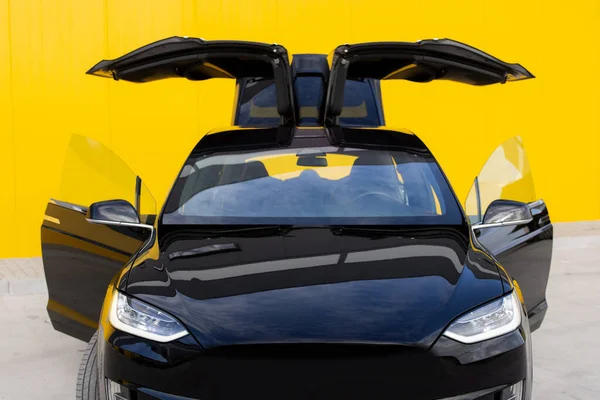 Modernes Und Futuristisches Suv Elektroauto Mit Senkrechter Tür Luxus Crossover — Stockfoto