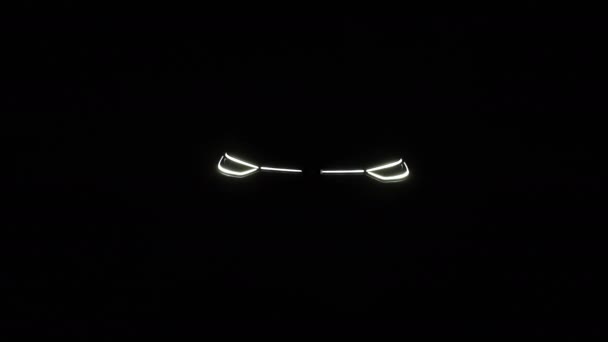 Светодиодные Фары Включаются Ночное Время Новый Современный Электрический Автомобиль Фары — стоковое видео