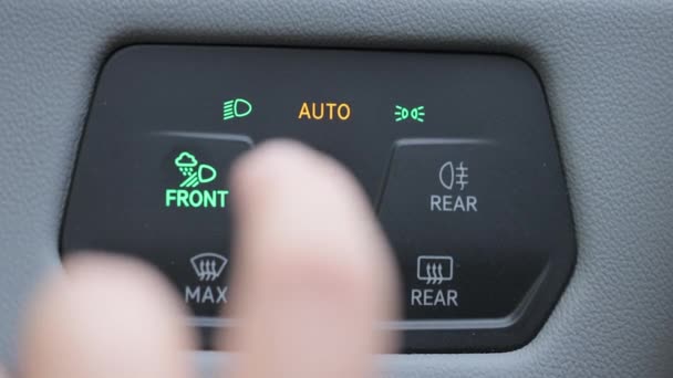 ヘッドライト スイッチは モード ライト 自動制御自動車ライトを転換します ランプ電気自動車のモード ライトスイッチ 車のインテリア 現代Led車Iのヘッドライト — ストック動画