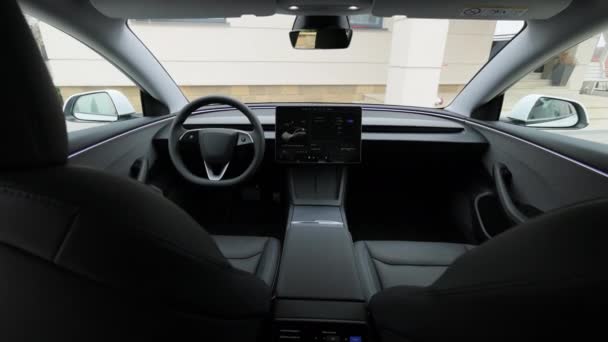 Lviv Ucrania Marzo 2024 Interior Tesla Model Highland Electric Car — Vídeos de Stock