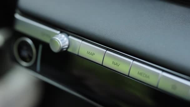 Detailní Pohled Interiér Vozu Zobrazení Navigačního Tlačítka Mapě Auta Řidič — Stock video