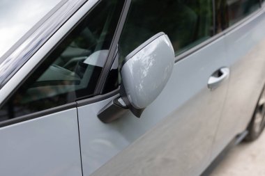 Araba Kanadı Aynası ya da Yan Ayna. Aynalar montajı. Elektrikli araba aynaları.