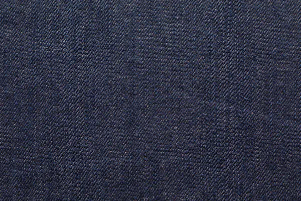 Koyu mavi kot kumaşın dokusunun yakın plan görüntüsü.