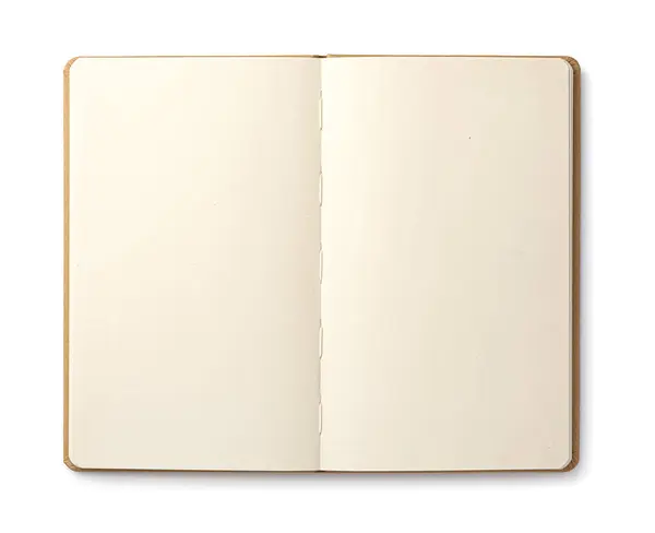 Yaratıcı yazma ve not alma ihtiyaçları için beyaz arkaplan üzerinde boş sayfaları olan boş bir defter.