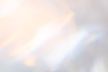 Sanatsal mercek Bokeh ışık sızıntısı yansımaları rahat bir sabah arkaplanı ve huzurlu bir ortam yaratıyor.