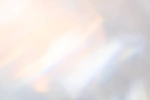 Sanatsal mercek Bokeh ışık sızıntısı yansımaları rahat bir sabah arkaplanı ve huzurlu bir ortam yaratıyor.