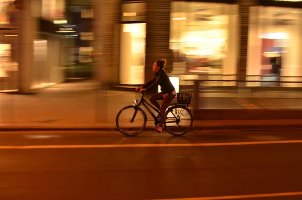 Rower Mieście Nocy Ekspozycji Frankfurt Lon Wysokiej Jakości Zdjęcie — Zdjęcie stockowe