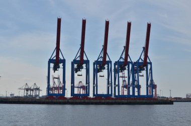 Hamburg Limanı Terminal Konteynır Limanı Nakliye Gemisi Maritim. Yüksek kalite fotoğraf