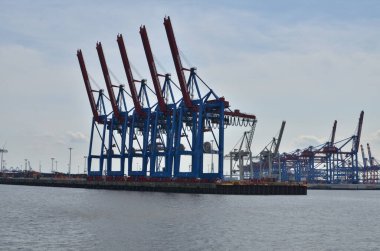 Hamburg Limanı Terminal Konteynır Limanı Nakliye Gemisi Maritim. Yüksek kalite fotoğraf