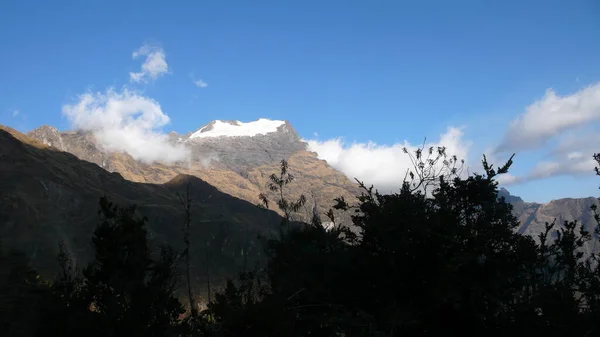 Topo Uma Montanha Dos Andes Com Uma Bela Vista Foto — Fotografia de Stock
