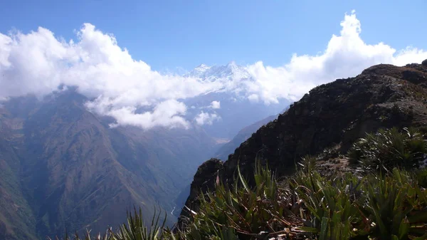 美しい景色を望むアンデス山脈の上にあります 高品質の写真 — ストック写真