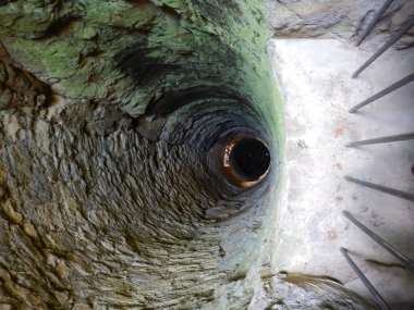 Yaz Ormanı Kalesi 'nde Alman kalesi aracı. Yüksek kalite fotoğraf