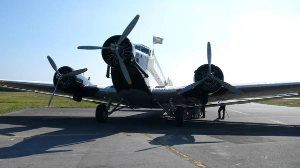 容克斯Ju 52飞机银色螺旋桨Sternmotor Daqui 高质量的照片 — 图库照片
