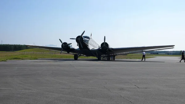 容克斯Ju 52飞机银色螺旋桨Sternmotor Daqui 高质量的照片 — 图库照片