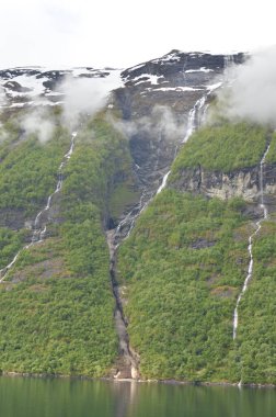 Norveç 'teki geirangerjord Dağları' nın güzel manzarası Okyanus yeşili. Yüksek kalite fotoğraf