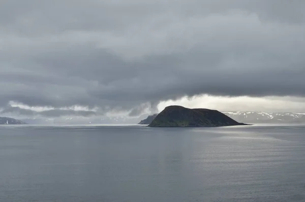 Oblačný Fjord Norsko Oceán Zrcadlí Studenou Vodu Kvalitní Fotografie — Stock fotografie
