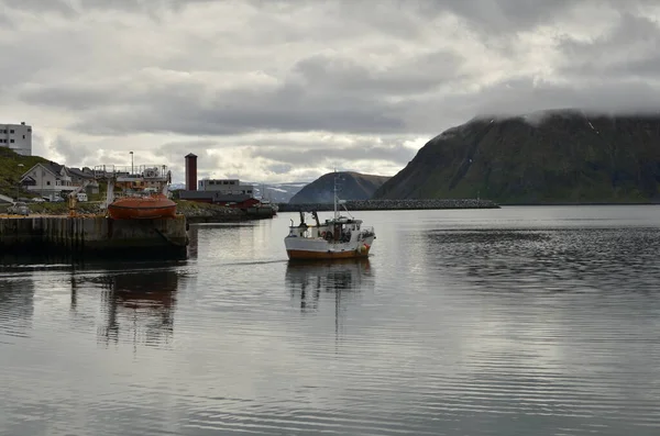Barcos Porto Com Barcos Pesca Smal Noruega Frio Duro Molhado — Fotografia de Stock