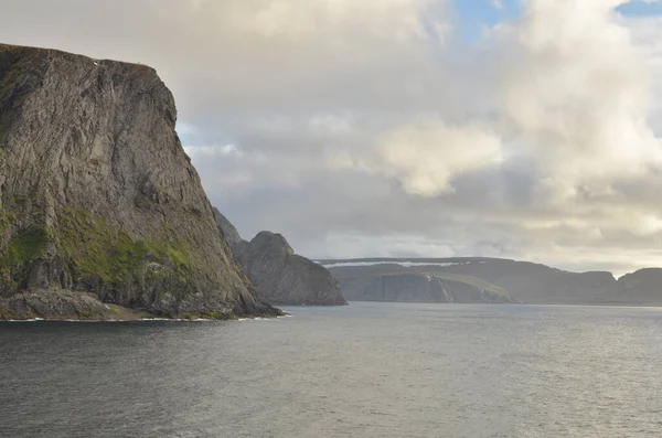 Granit Der Norwegischen Küste Trübte Den Polarkreis Hochwertiges Foto — Stockfoto