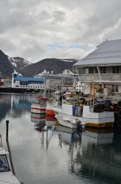 Bateaux Dans Port Avec Petits Bateaux Pêche Norvège Froid Rugueux — Photo