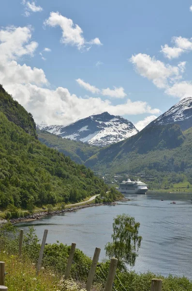 Geirangerfjord Norway Paysages Magnifiques Montagnes Océan Vert Photo Haute Qualité — Photo
