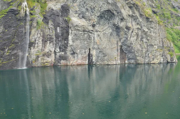Geirangerfjord Norway Beautyful Pemandangan Gunung Samudera Hijau Foto Berkualitas Tinggi — Stok Foto