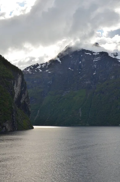 Norvég Fjord Vízesés Természet Háttér Skandinávia Hajóút Kiváló Minőségű Fénykép — Stock Fotó