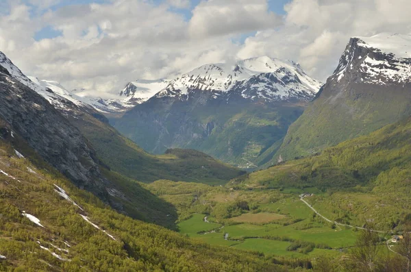 Norveç Fjord Şelalesi Doğa Arka Planında Skandinavya Seyahati Yüksek Kalite — Stok fotoğraf