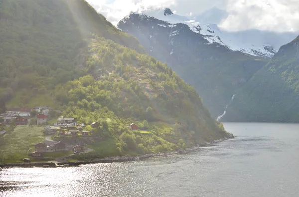Norský Fjord Vodopád Sedm Sestry Příroda Pozadí Skandinávie Plavba Kvalitní — Stock fotografie