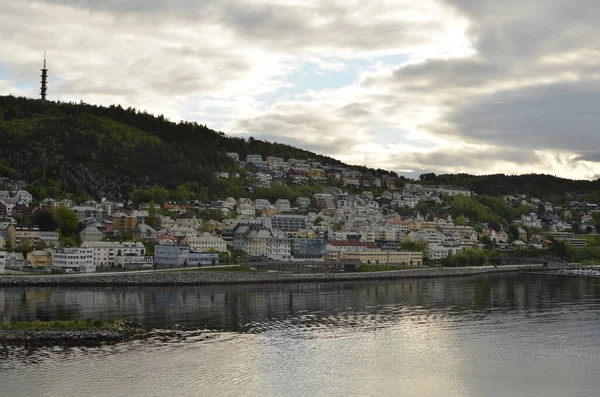 Norwegian Widok Portu Statku Wycieczkowego Skandynawia Piękno Wysokiej Jakości Zdjęcie — Zdjęcie stockowe
