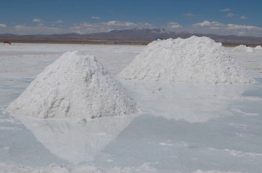 Bolivya tuz üretiminde Salt Gölü Salar de Uyuni. Yüksek kalite fotoğraf