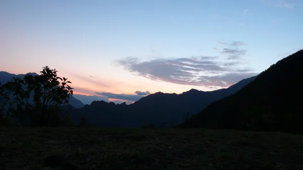 Sonnenuntergang Und Berg Tal Farbenfrohe Schönheit Trekking Hochwertiges Foto — Stockfoto