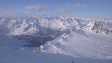 Kaprun Avusturya Kayak sporu Kış Alpleri Avrupa Mavi Gök Güneşi. Yüksek kalite fotoğraf