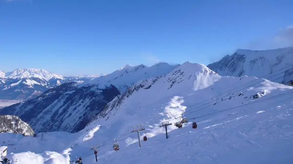Kaprun奥地利滑雪冬季运动阿尔卑斯山欧洲蓝天阳光 高质量的照片 — 图库照片