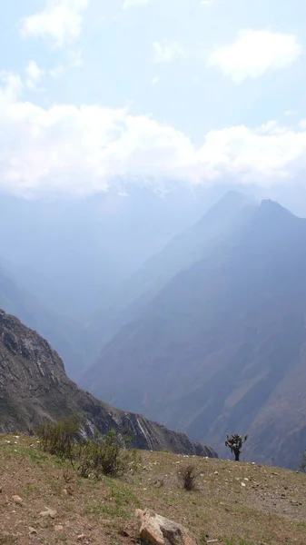 Andes Montagnes Vallées Nuages Vue Trekking Photo Haute Qualité — Photo