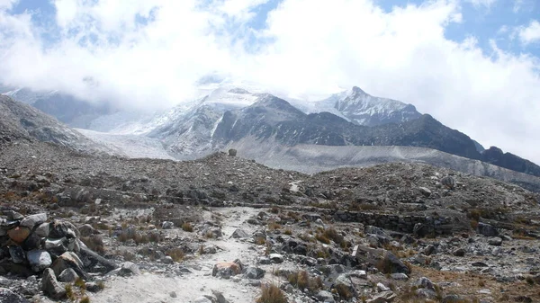 アンデス山のピークボリビアHuayana毒の頂上 高品質の写真 — ストック写真