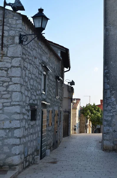 Croazia Rovigno Sulla Penisola Istriana Città Vecchia Strada Acciottolata Vista — Foto Stock