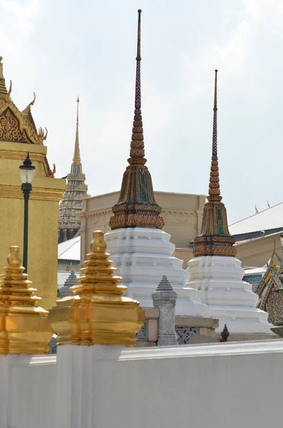 Złote Posągi Budda Bangkok Świątynia Tajlandia Buddyzm Wysokiej Jakości Zdjęcie — Zdjęcie stockowe