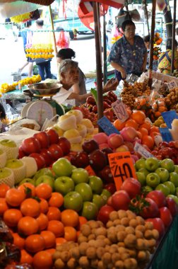  Bangko Tayland 'daki Or Tor Kor pazarında ya da Tor Kor pazarında tropik Thai meyveleri satılıyor. Yüksek kalite fotoğraf