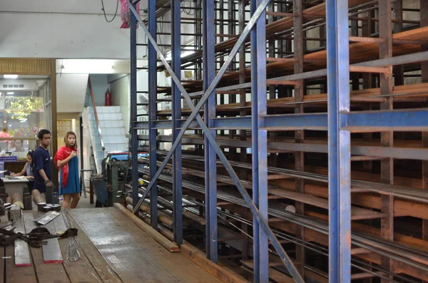 Atölye metal çubukları küçük Bangkok Tayland. Yüksek kalite fotoğraf