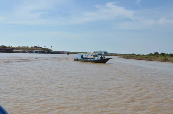 Long Tail Boat Rybak Mekong Rzeka Phnom Kambodża Wysokiej Jakości — Zdjęcie stockowe