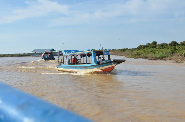 Long Tail Boat Fisherman Mekong River Phnom Phen Cambodia 캄보디아의 — 스톡 사진
