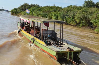 Uzun Kuyruk Teknesi ve Balıkçı Mekong Nehri, Phen Kamboçya. Yüksek kalite fotoğraf