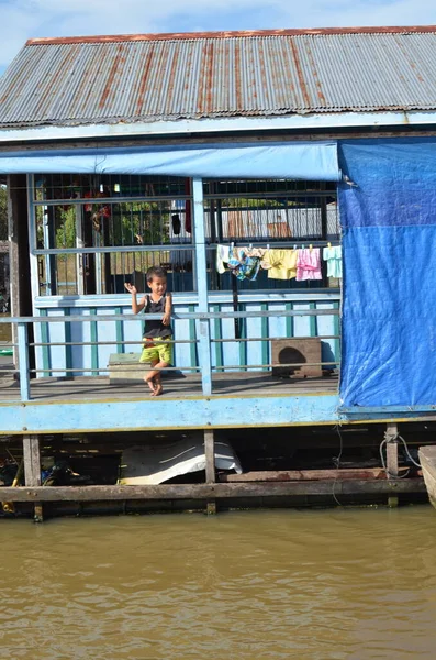 在湄公河上的浮动房屋 柬埔寨丰芬 高质量的照片 — 图库照片