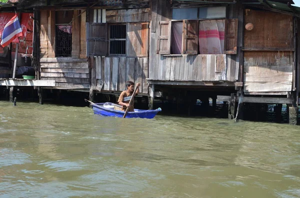 Bangkok Man Boat Padeling Voorkant Van Het Huis Kanaal Water — Stockfoto