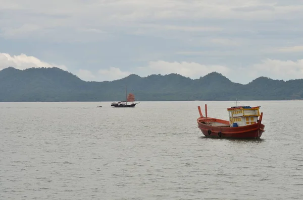 Barco Rojo Costa Koh Yao Noi Island Tailandia Beach Longtail — Foto de Stock