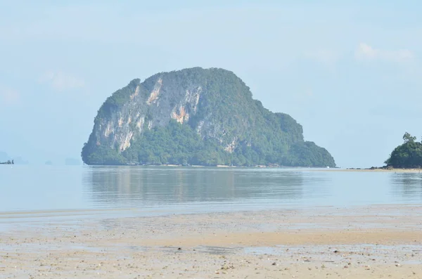 高瑶诺伊岛泰国海滩长尾船 高质量的照片 — 图库照片