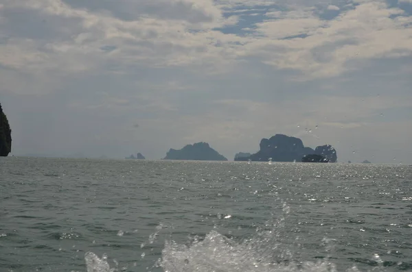 Wycieczka Statkiem Wodnym Horizon Rock Sky Phi Phi Wysokiej Jakości — Zdjęcie stockowe