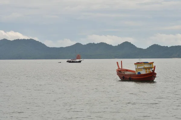 Red Boat Partján Koh Yao Noi Sziget Thaiföld Beach Longtail — Stock Fotó