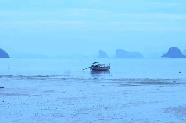 Mavi Saat Koh Yao Noi Adası Tayland Sahili Uzunkuyruklu Teknesi — Stok fotoğraf